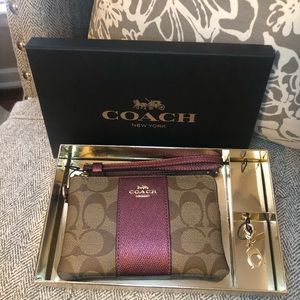 🤍🤎coach pouch/wristlet w/charms and a pink coach